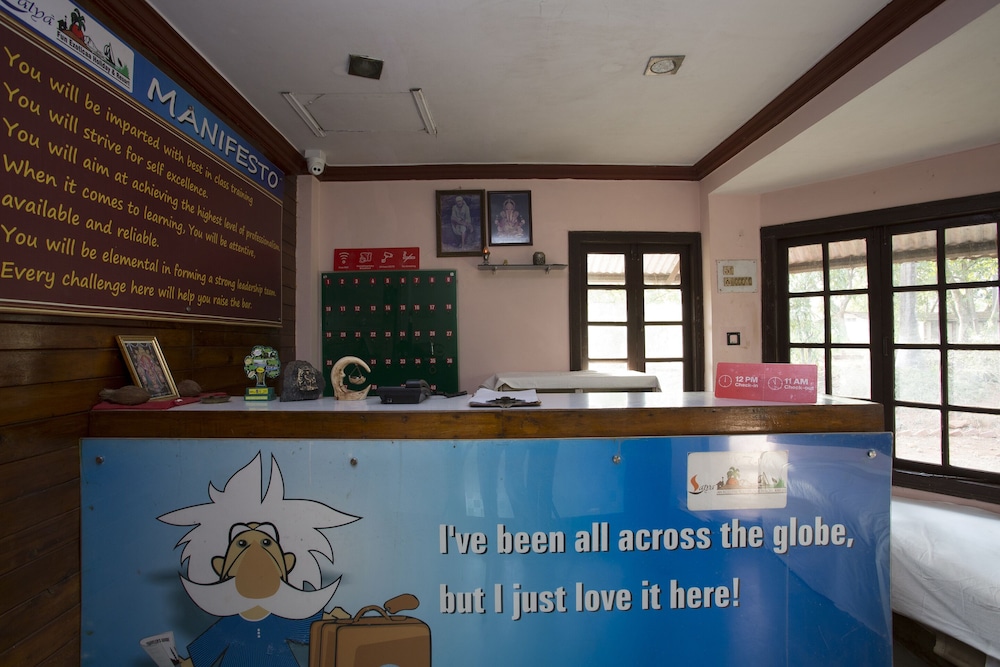 Lobby & Reception