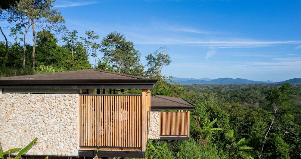 Chic 1BR Escape Breathtaking Balcony Views