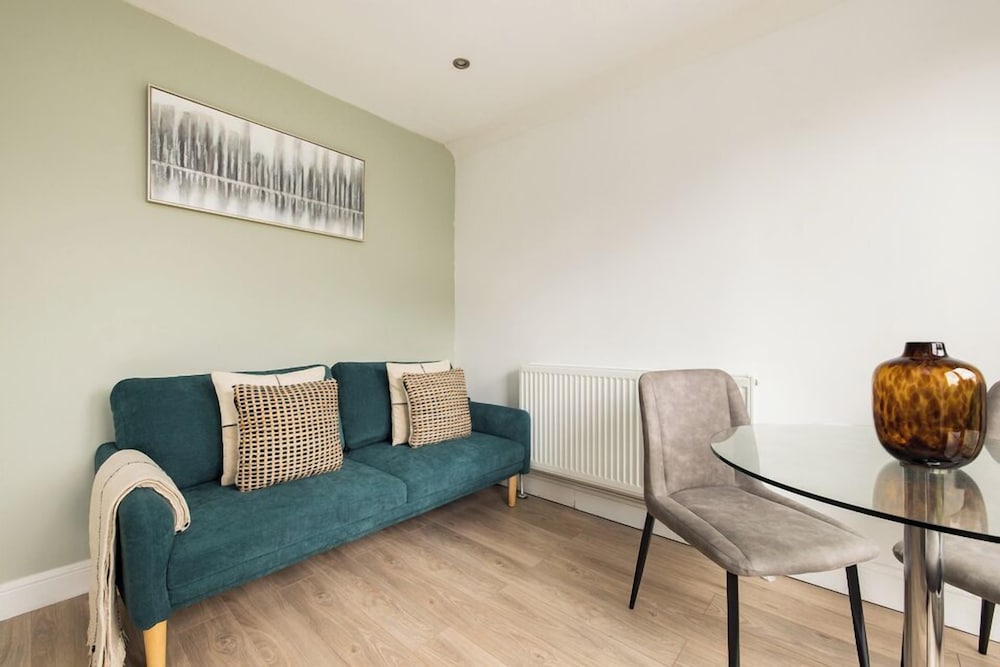 Cosy Double Room in Acton
