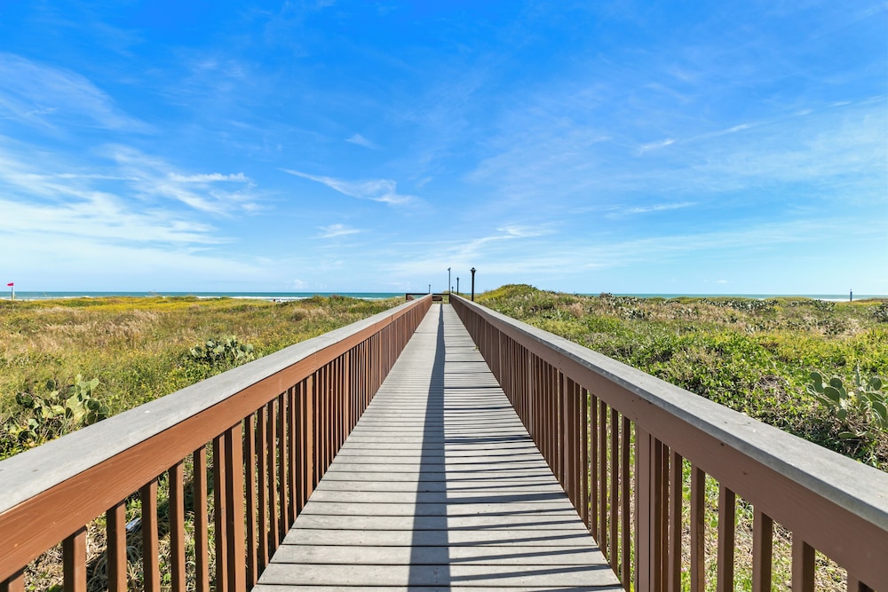 Beautifully Furnished Condo w/ Breathtaking Views