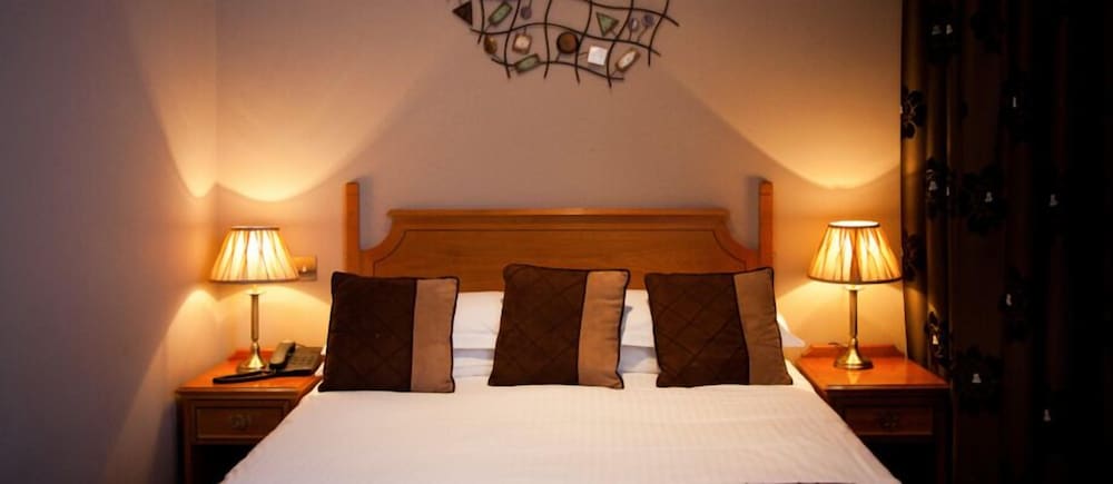 Dunfermline Vacations - The City Hotel - Property Image 2