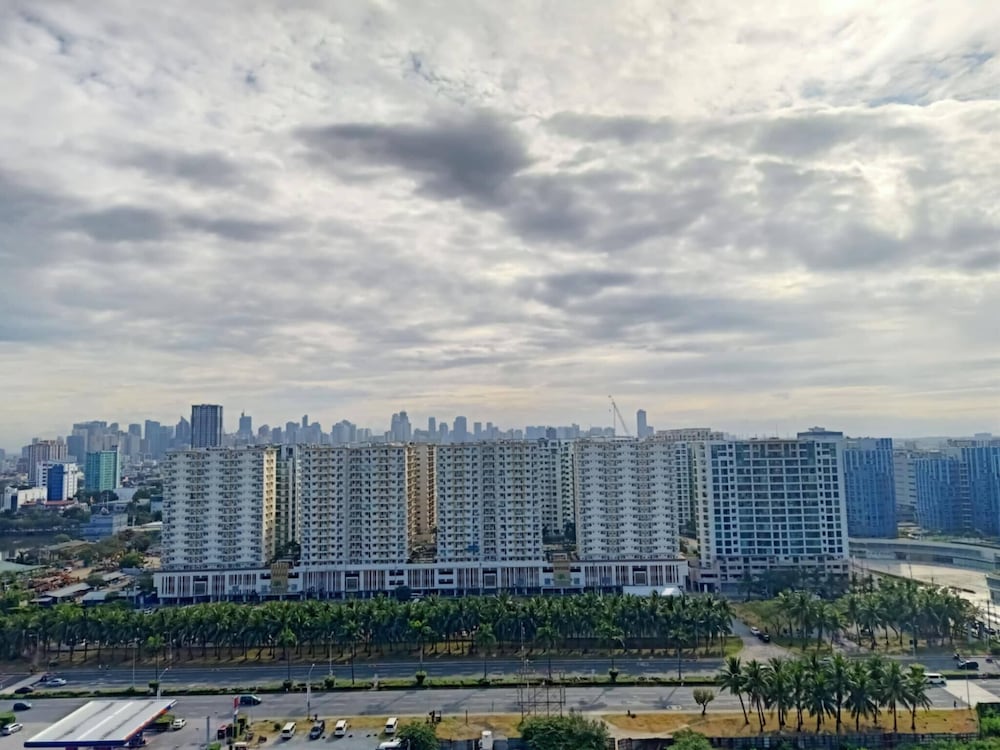 Len's Den - Flat in Pasay City Mall of Asia Manila