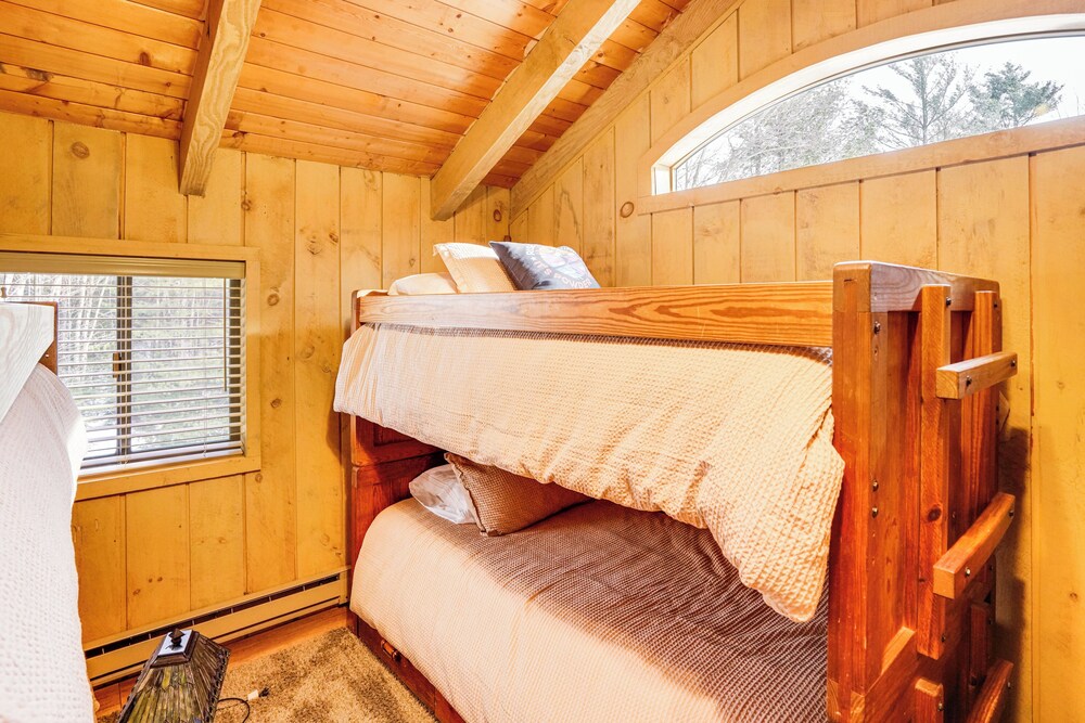 5 Mi to Ski: Family-friendly Home in West Dover!