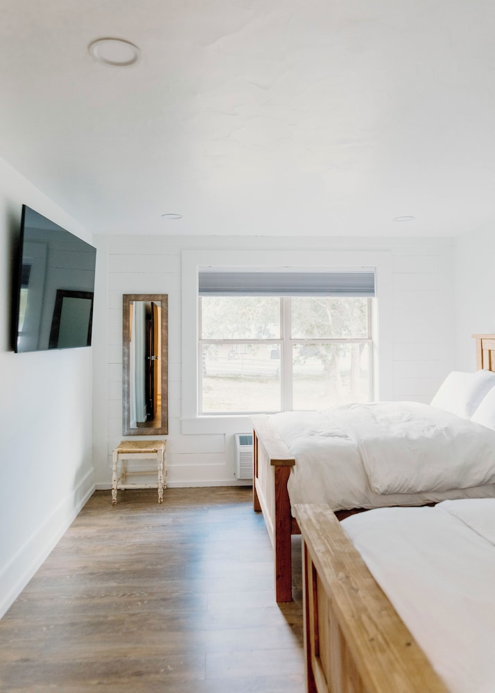 The Hotel Henry