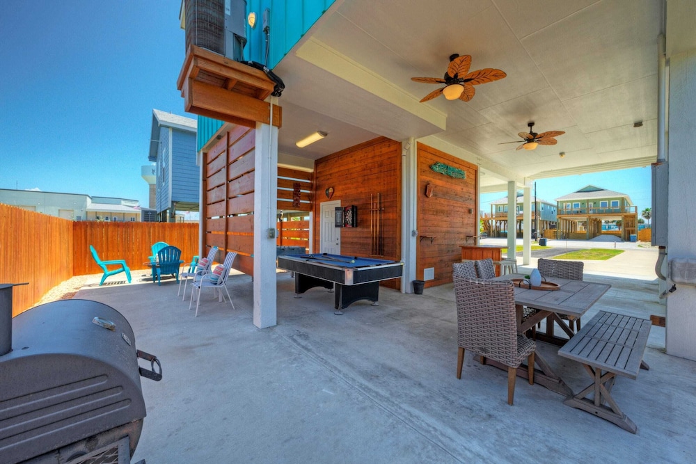 Family-friendly Beach Home Bbq, Patio & Fire Pit & Mins to Beach Bottom's Up by Avantstay