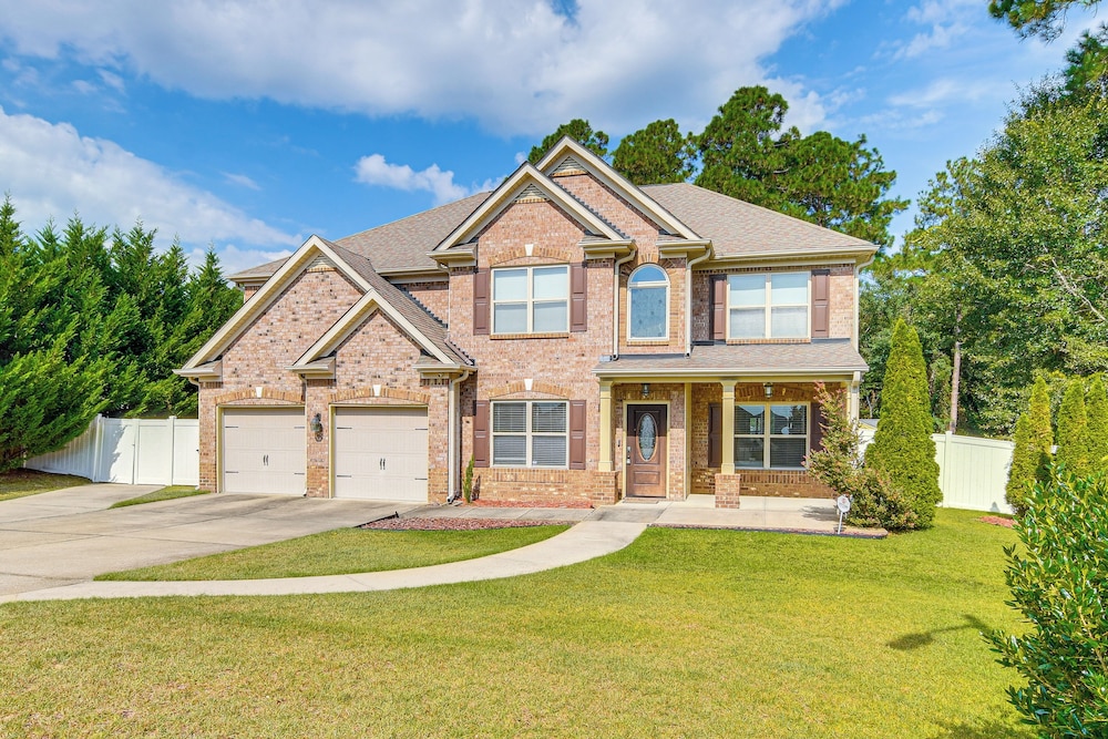 Golf & Hike: Family Home 11 Mi to Fort Bragg!