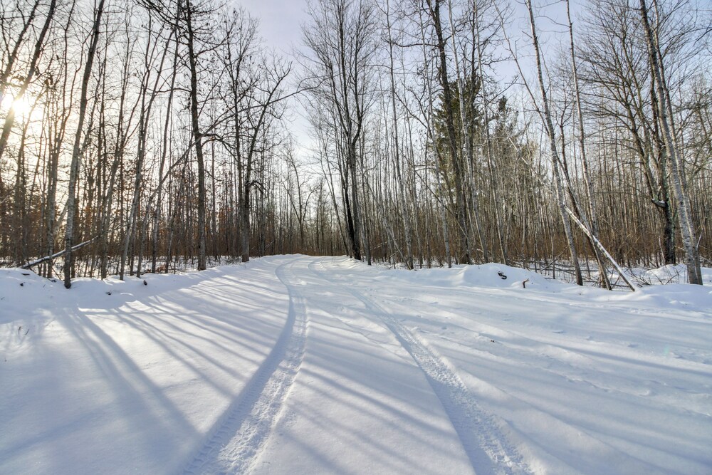6 Mi to Spider Lake ATV Trails: Cabin w/ Fire Pit