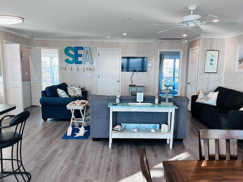 Sea It All 2 Bedroom Home by RedAwning