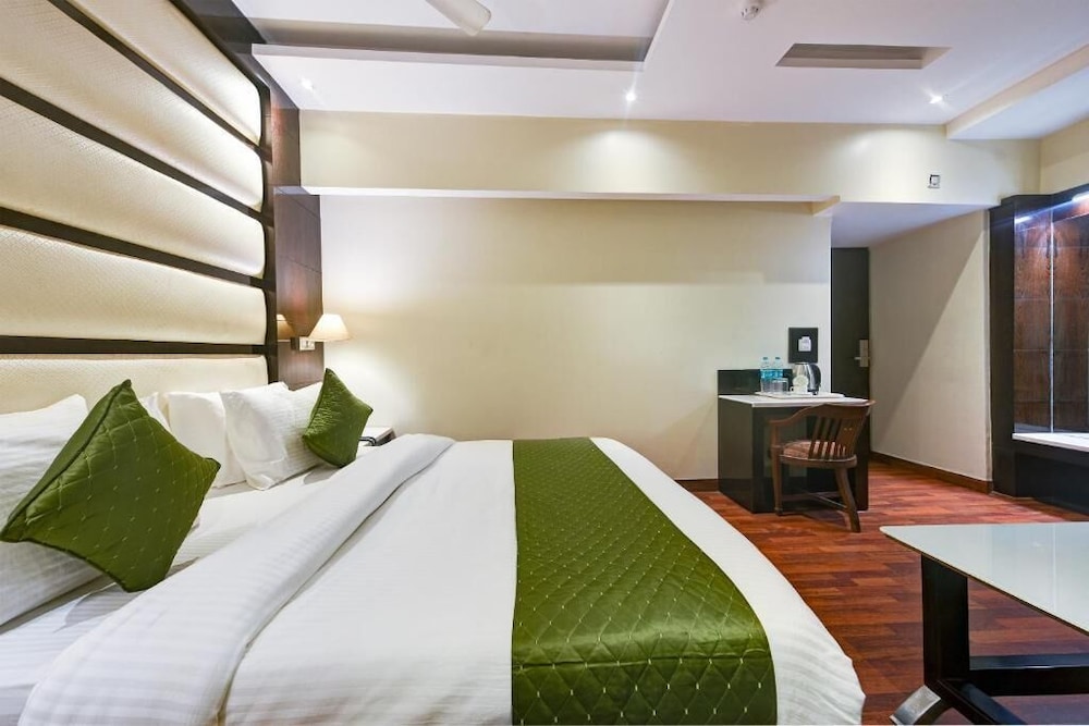 Hotel Geet Deluxe