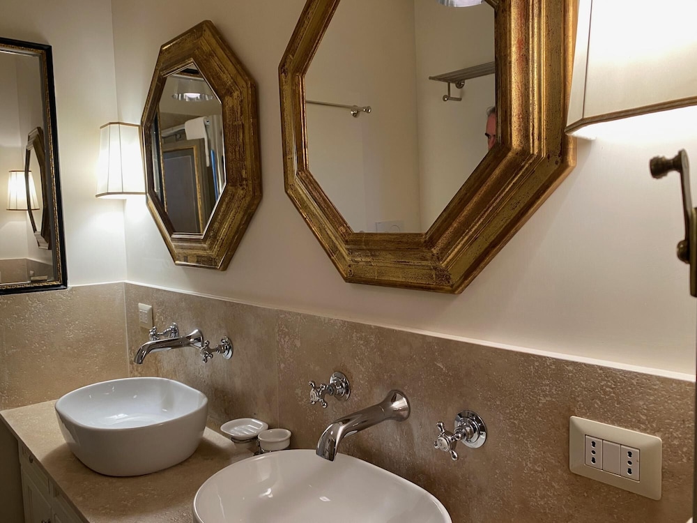 A Prince in Rome Elegant Navona Terrace Apartment