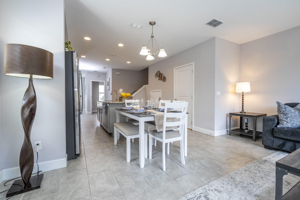 Beautiful 4 Bed 3 5 Bath With Jacuzzi view 5