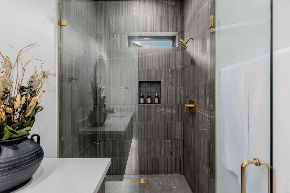 The Carlisle Experience 4 Showers Heated Pool