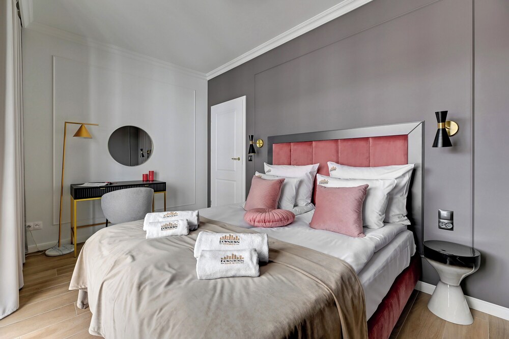 Doki Living - Foodhall & Parking by Downtown Apartments