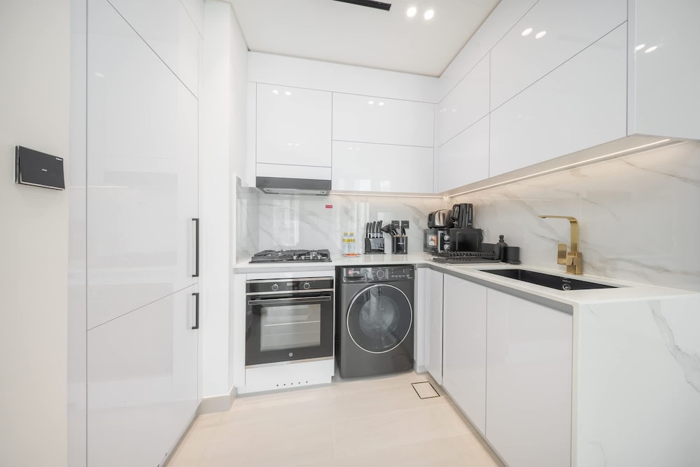 Luxury 1-bedroom JVC Apartment With Balcony Pool