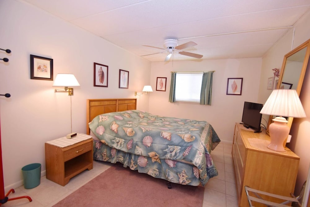 Thunder Island 80b 2 Bedroom Condo by RedAwning view 2