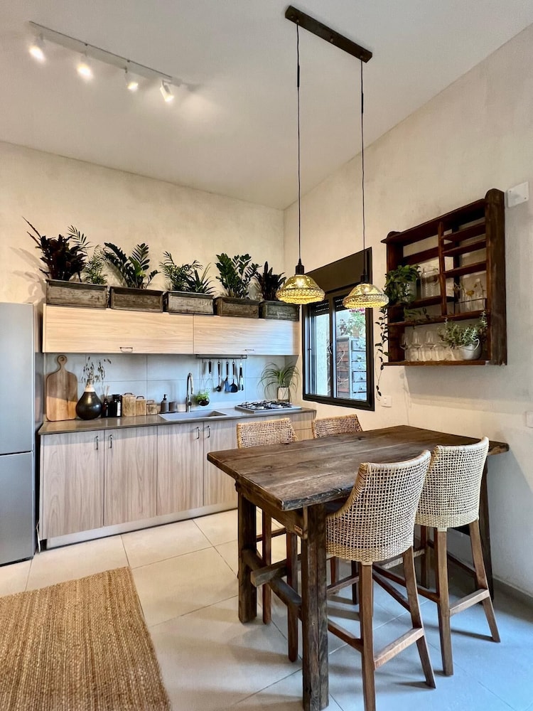 Stylish Patio Duplex by Sea N' Rent