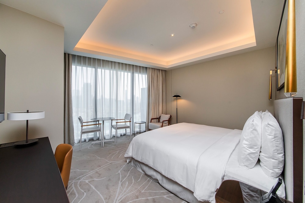 Deluxe 2BR Burj Khalifa & Fountain View photo 4