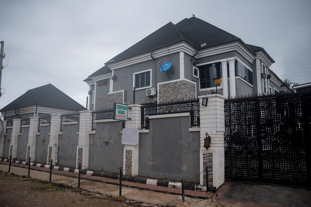 Luxurious 1 Duplex and 3 Flats Apartments, Ugbor Village RD, Benin City Nigeria