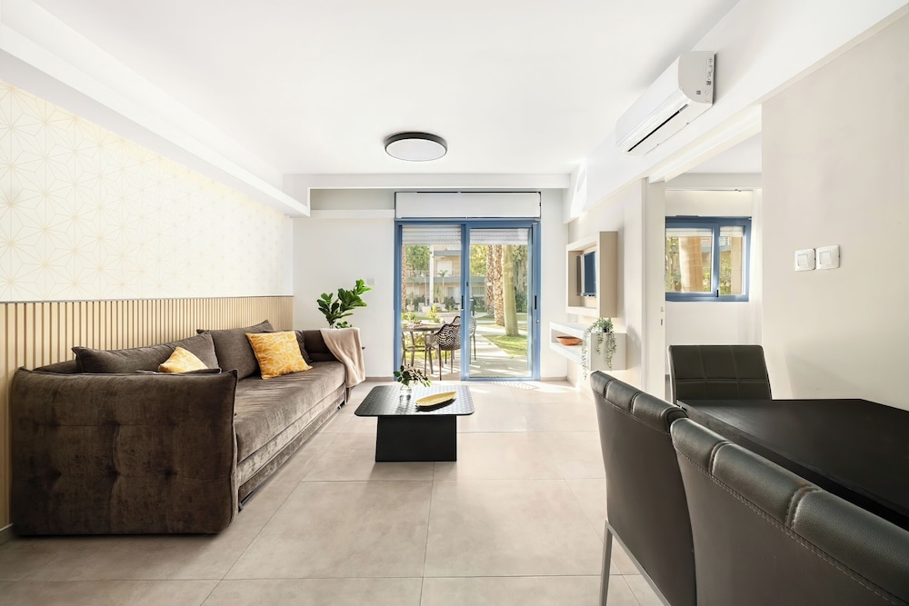 Royal Park Apt Resort by Sea N Rent