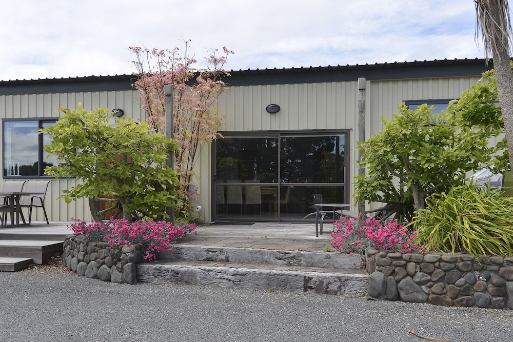 Lakefront Holiday Home
