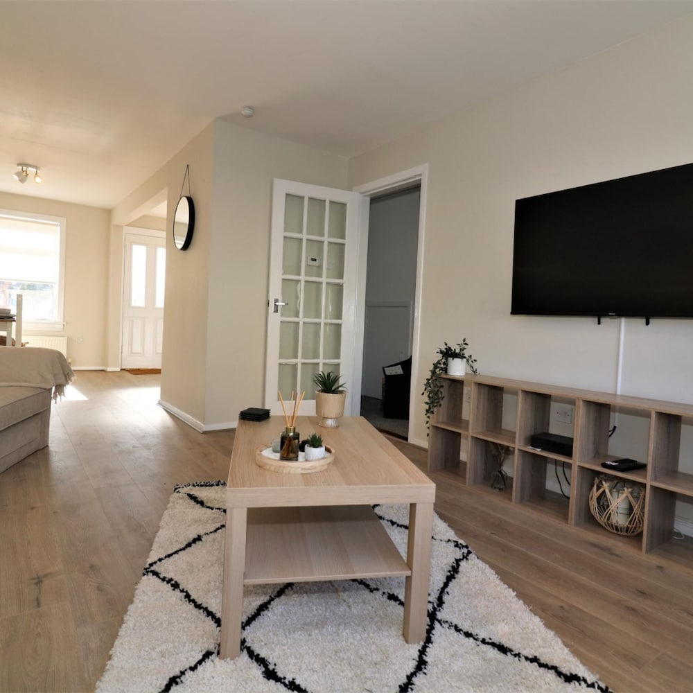 Honeywell House - Airdrie view 5