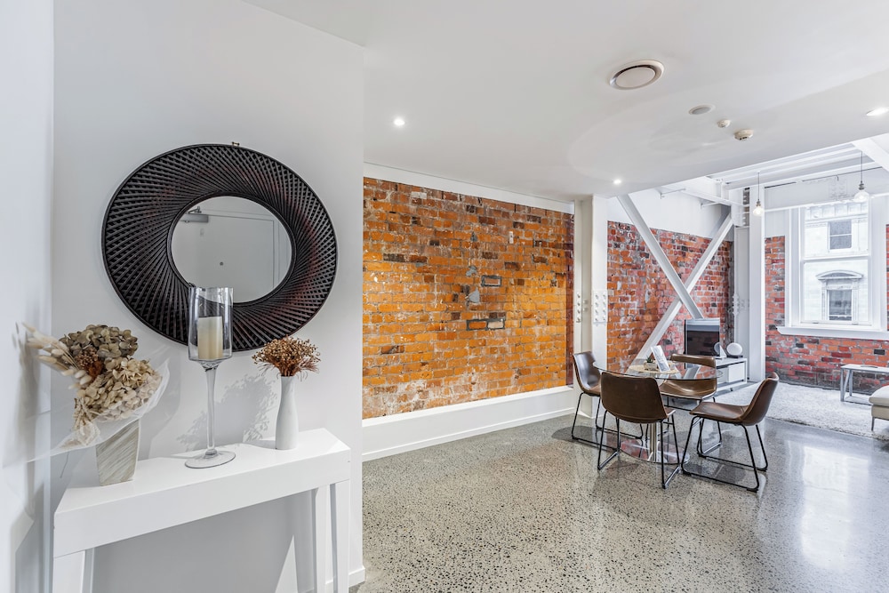 Downtown CBD Apt | Central Walkable | Zodiak Stays