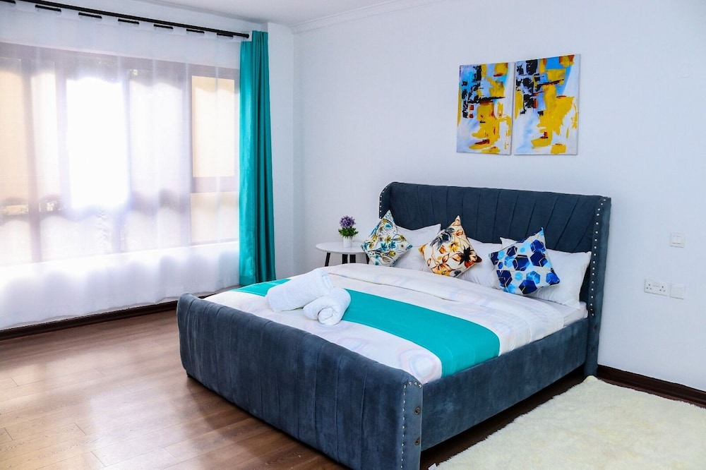 Luxury 4 Bedroom with a Rooftop Pool view 4