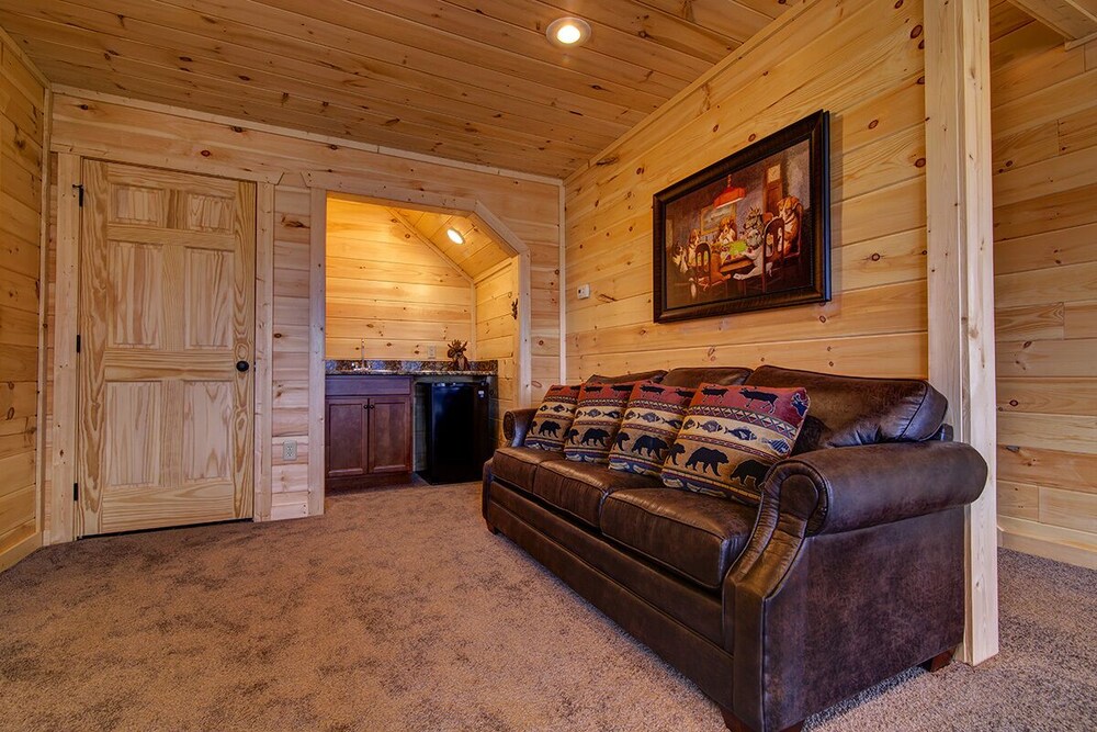 Critter Cove - 2 Bedrooms, 2 Baths, Sleeps 10 Home by RedAwning