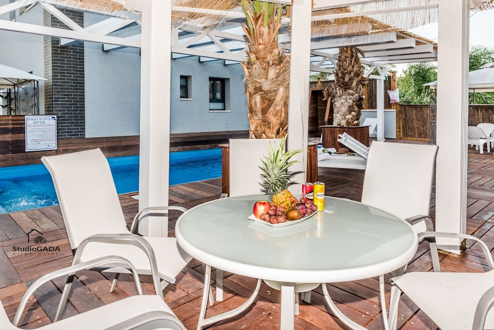 Country Suites with Jaccuzzi & Pool
