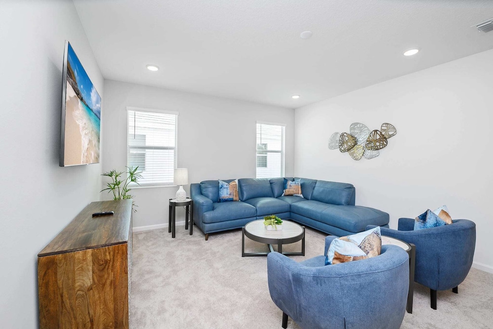Upstay Luxury Resort Home w Pool & Patiosleeps 26