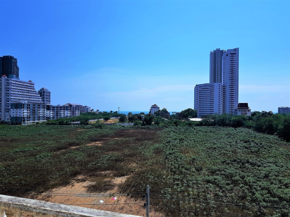 Baan Suan Lalana Tc 1 Bedroom Penthouse With sea View Apartment Pattaya view 3