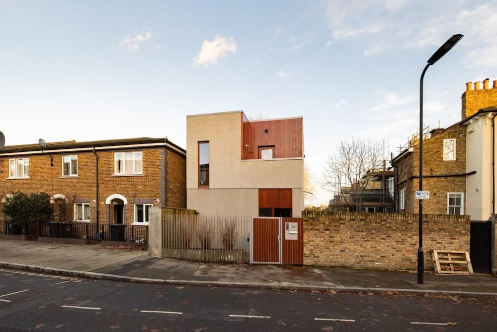 The Victoria Park Sanctuary - Stunning 2bdr Flat