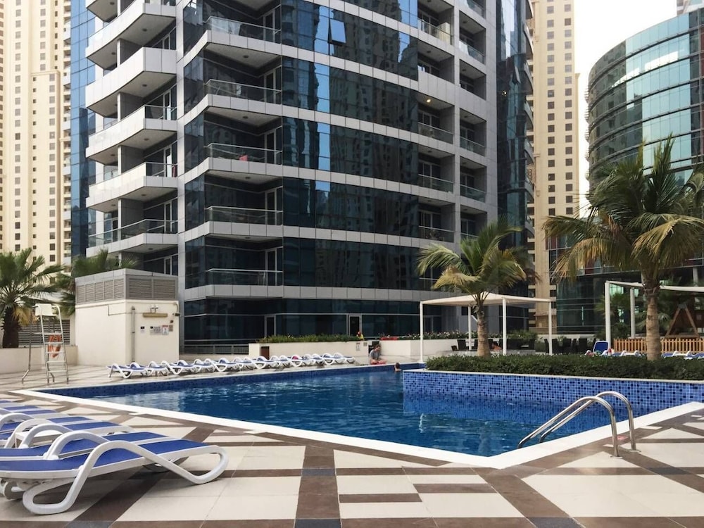 Modern Studio w/ Incredible Marina Views!
