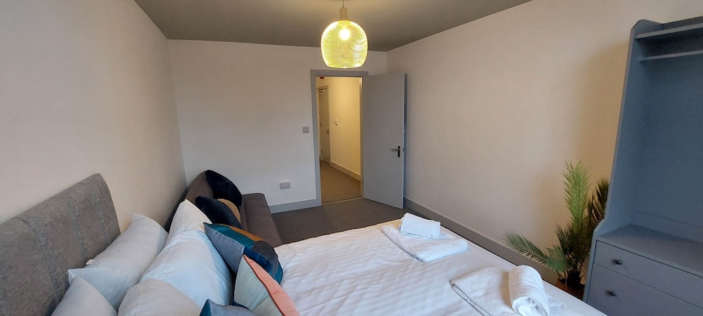 1 Bdr Modern Living in The Old Bank Hse
