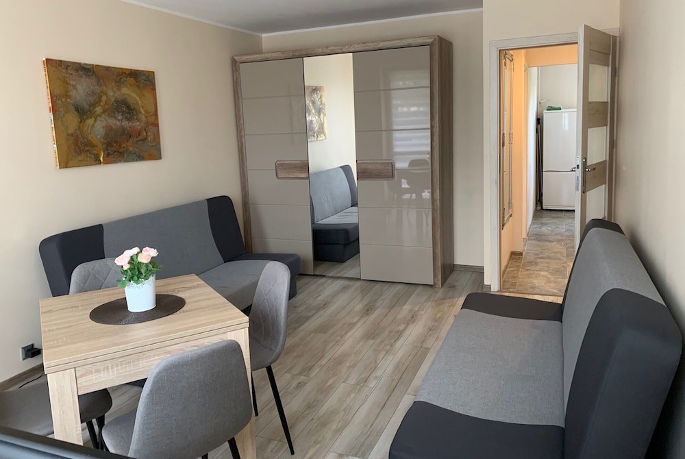 Claudia Q4Apartments -2 min to the beach view 4
