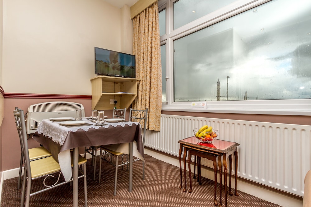 Lynton Apartments