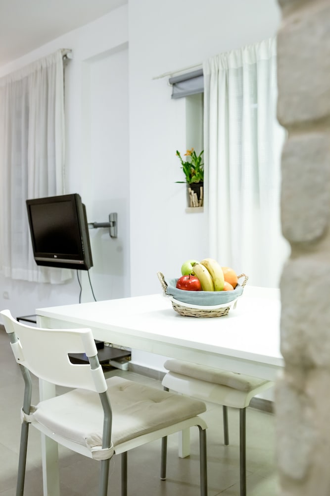 2Rooms Perfect Location 1Min to Beach