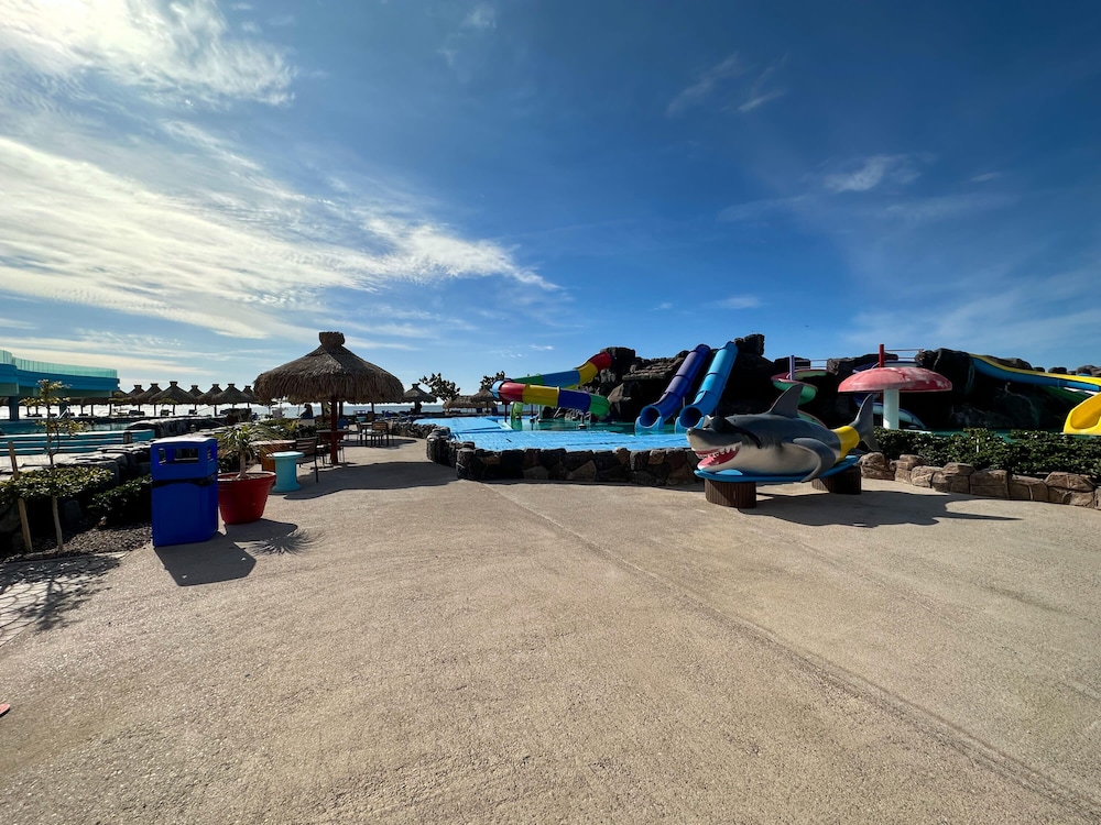 Gorgeous Beachfront Gem With Water Slides