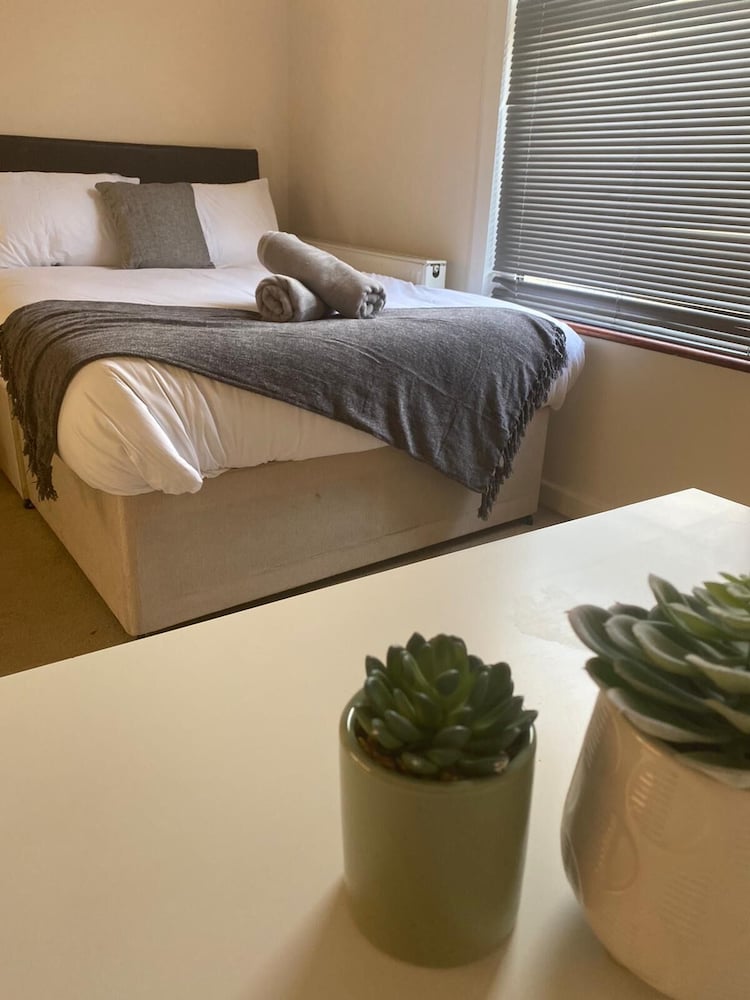 Reading 3 bed 2 bath view 2