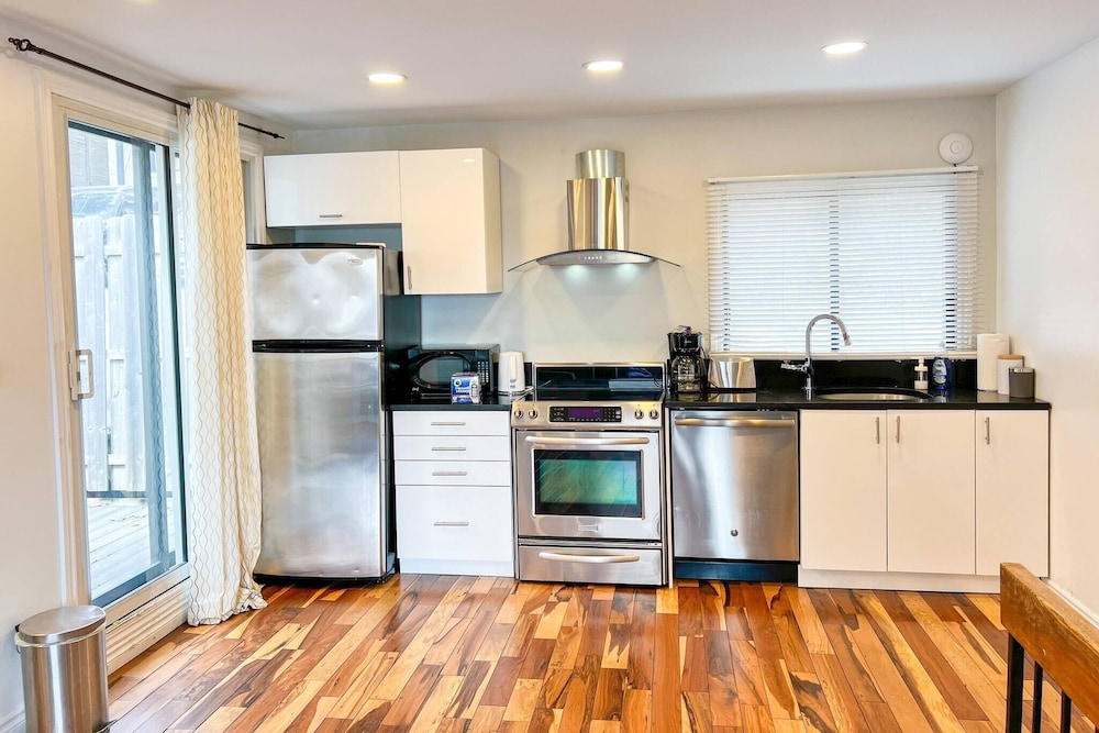 Stylish Townhome Dt Mtl Num01