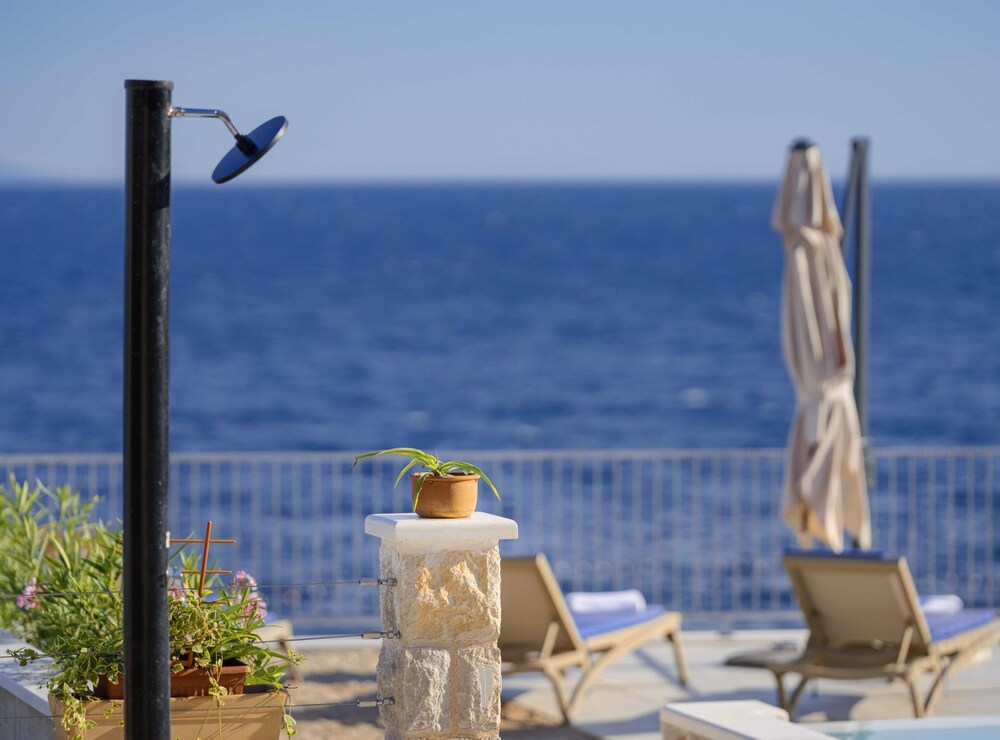 Sunlit Shores Beach Villa With Pool, Gym and Sauna