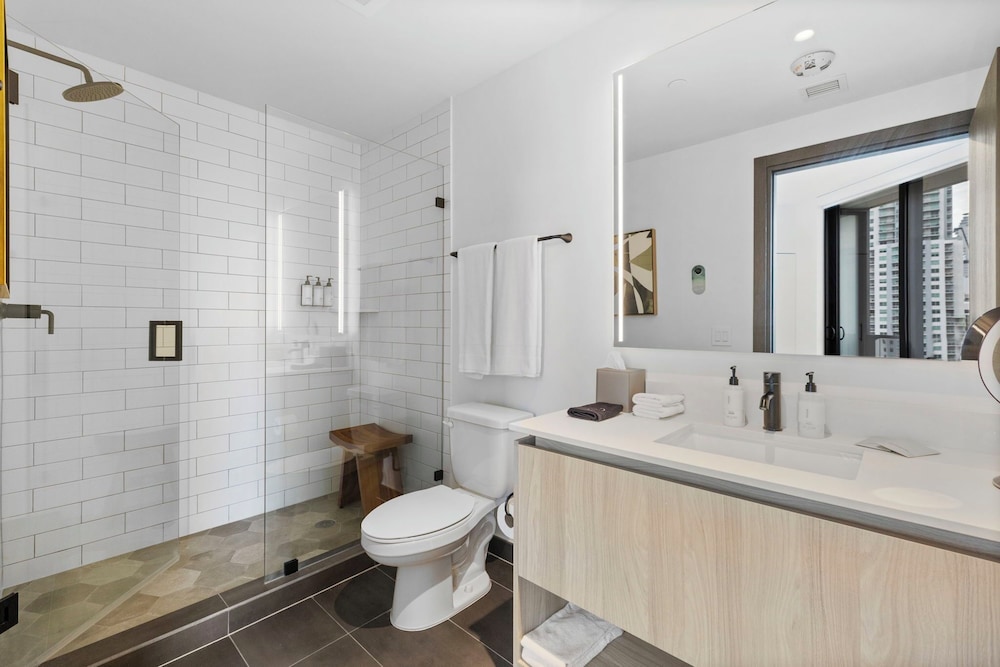 Luxury Studio with Stunning Views & Pool