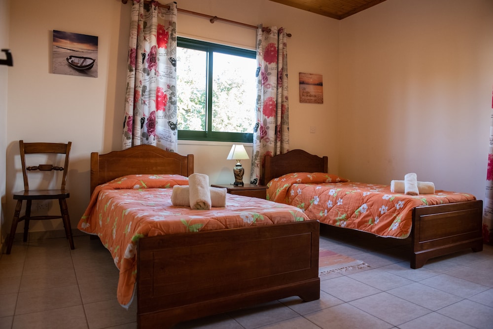 Adonis Villa