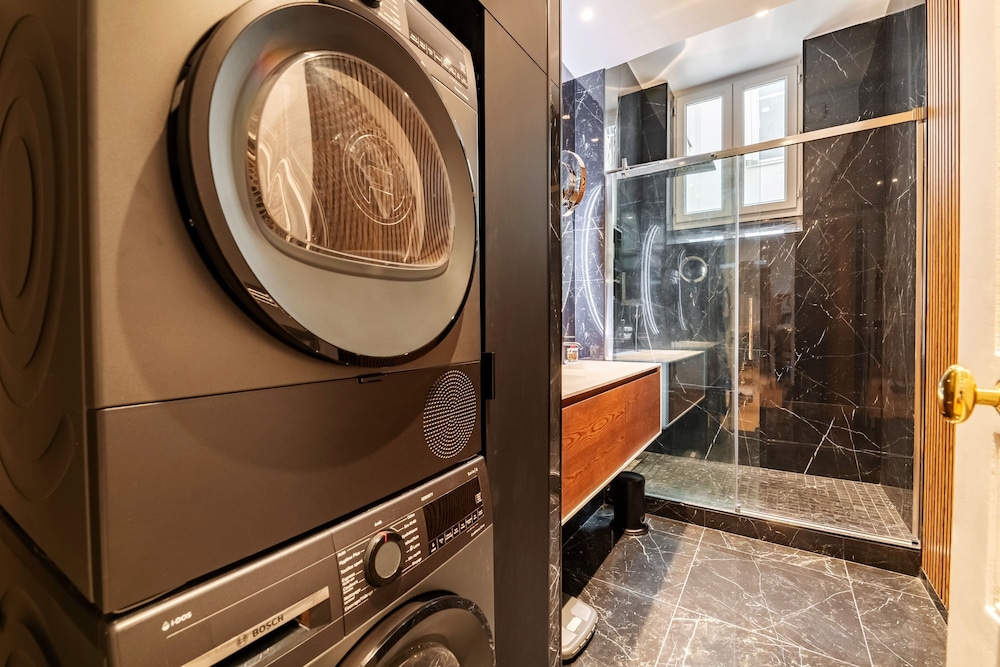 Prestigious Apartment Near the Trocadero