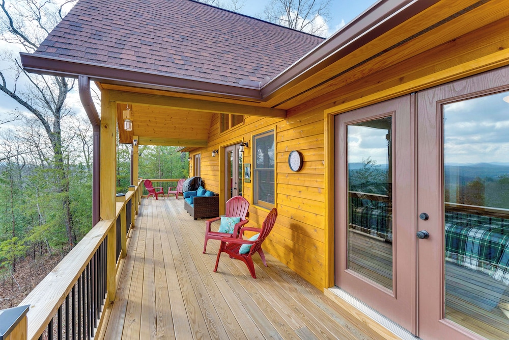 Fall Colors, Deck & Fireplace: Murphy Mtn Retreat!