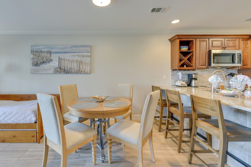Chic Miramar Beach Condo With Pool Access! view 4