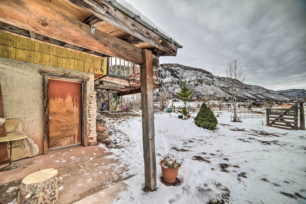 Cozy Durango Apt w/ Mtn View ~ 6 Mi to Downtown!