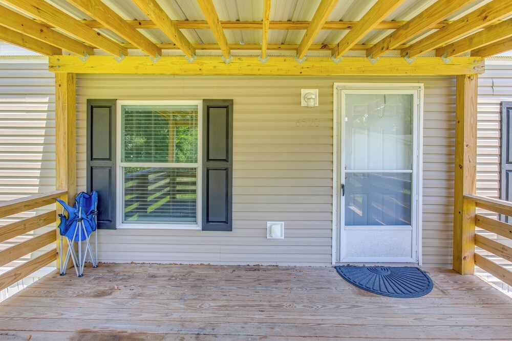 2 Mi to Ocean Isle Beach: Family Home w/ Deck!