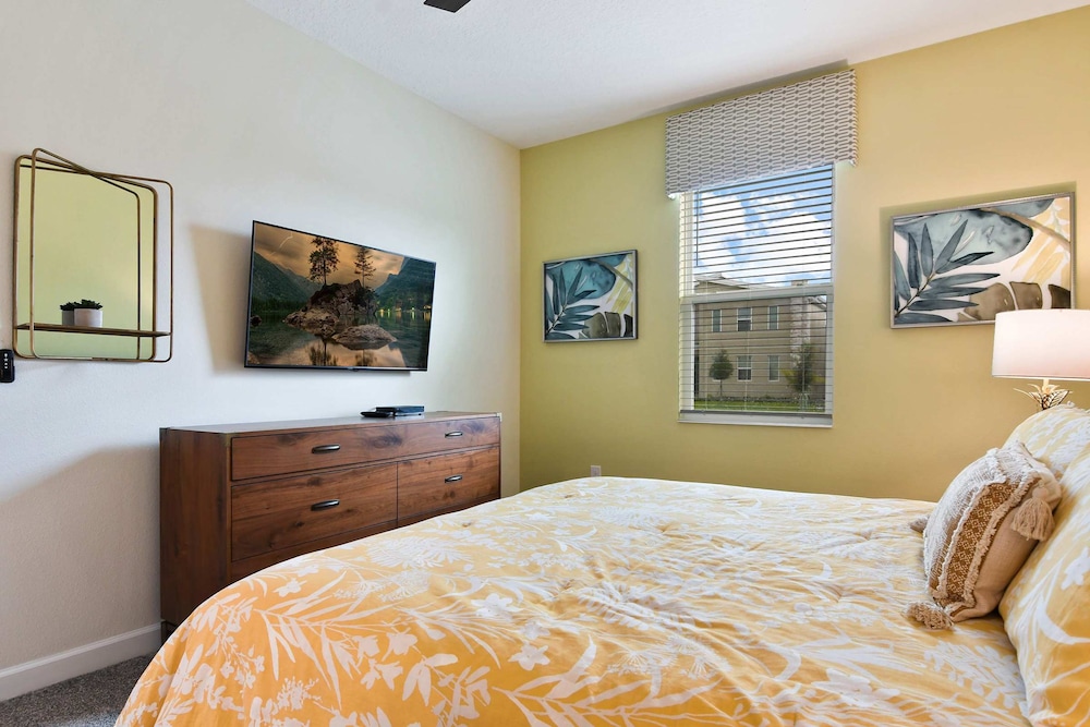 Home 9 Bed Themed Rooms Pool Storey Lake