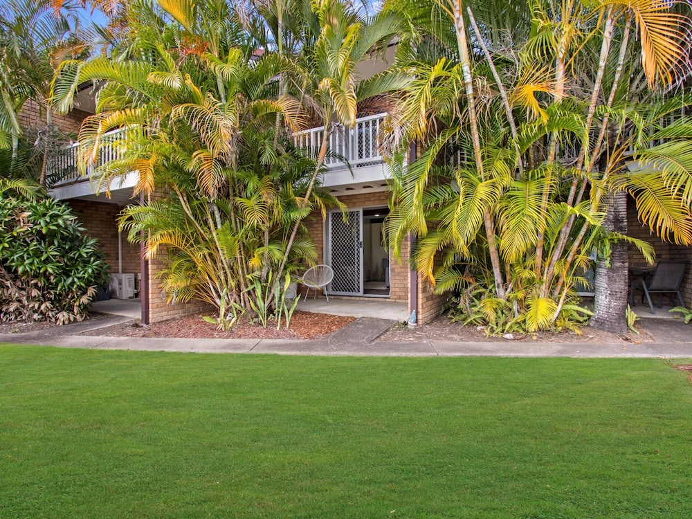 Relaxing Townhouse Steps From the Beach